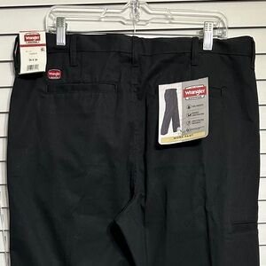🖤 Men NWT Wrangler work pants  size 36x34 Black excellent condition